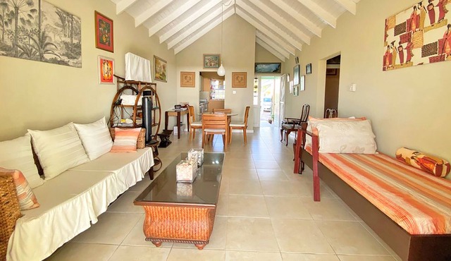 The Gem is located a few minutes walk to the gorgeous Bottom Bay Beach