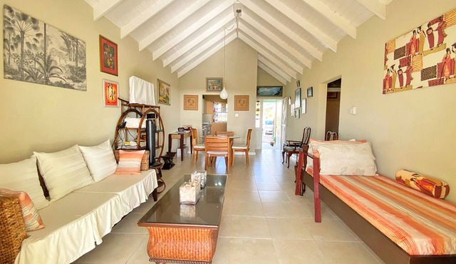The Gem is located a few minutes walk to the beautiful Bottom Bay Beach