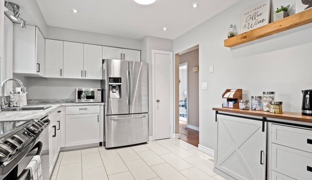 | The Henley House | 8 Guests | Port Dalhousie | in St. Catharines
