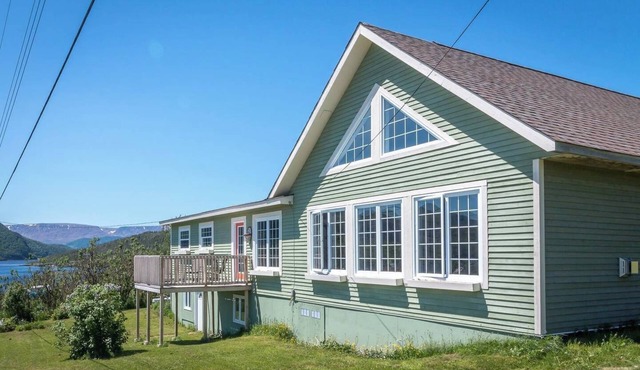 The Peridot Chalet - where beauty and peace unite in Norris Point