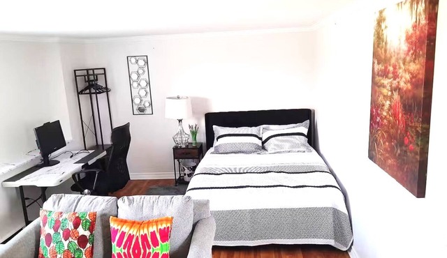 Tilto Executive Suite Cozy Two Bedroom Apartment, 4mins drive to Mcallister mall in Saint John