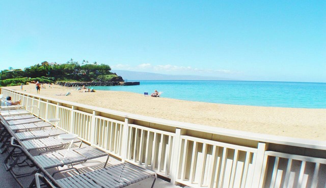 Top Floor Studio Ocean View, Golf Cart, Beach Cabana, Jacuzzi, Pool in Kaanapali