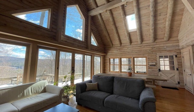 Treetop Hideaway in Tyringham in Monterey
