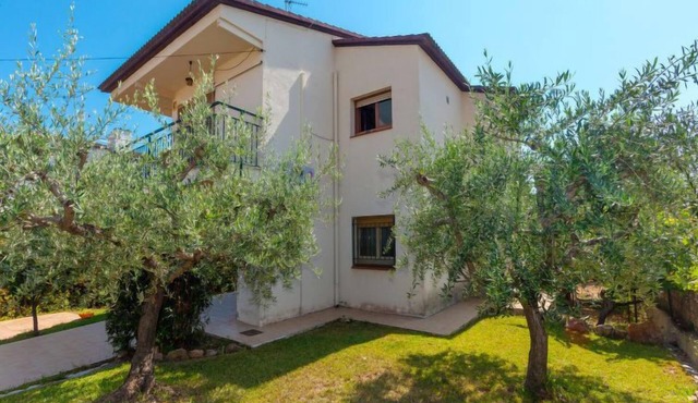 Tres Olivos by Interhome in Creixell
