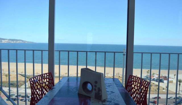 Two bedroom apartment with sea views in Empuriabrava