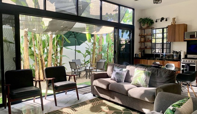 Villa Cocos, Modern Family Retreat, Cozy & Private just 3 Blocks from the Beach in San Francisco