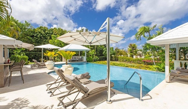 Villa Fig Tree House and Cottage by Fantasia Villas