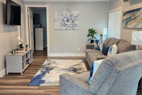 Walk to Beach: Hampton Home w/Grill! in Hampton