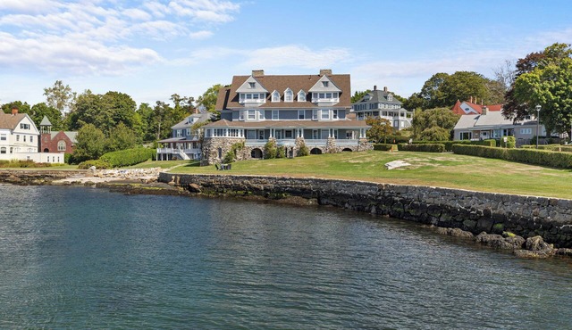 Waterfront Estate in Groton – 10 Bedrooms, Private Pier, & Beach Access in Groton