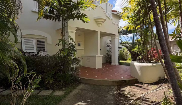 West Coast 5 mins walk to beach 3-bedroom townhome private plunge pool