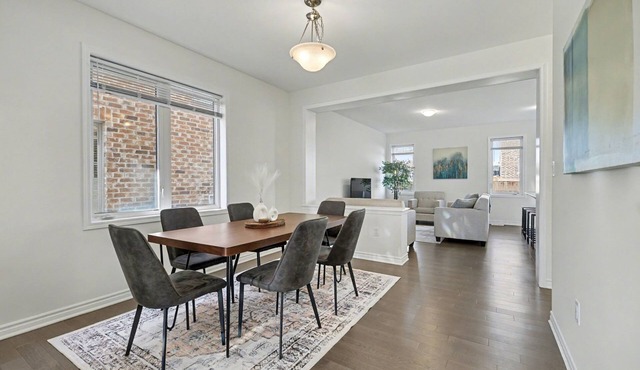 Willow Nest - 5 Beds, 2.5 Baths, 3 Park, Backyard, Thermea Spa in Whitby