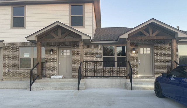 Working man’s haven, right off golf course. in Port Arthur