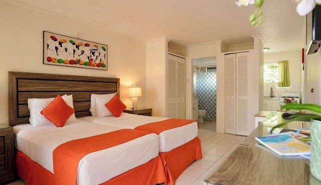 Your Perfect Barbados Base Near Beaches & Nightlife l Outdoor Pool