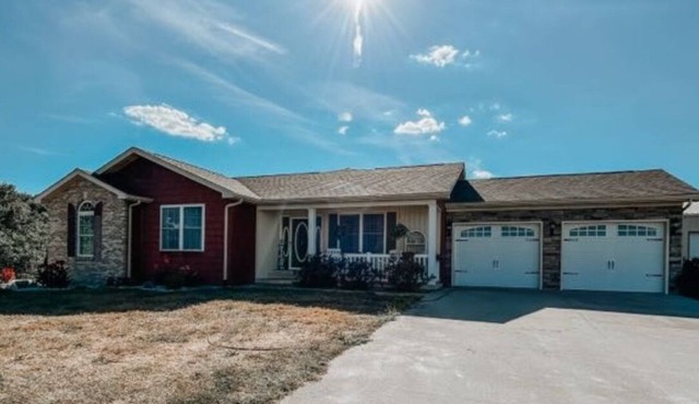 Your Small Town Getaway-Alex Lane Fairytale Stay in Murphysboro