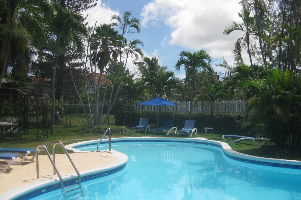 Merlin Bay Cottage | Gingerbread Cottage 2 bed with pool, seaviews, Nr Holetown St. James
