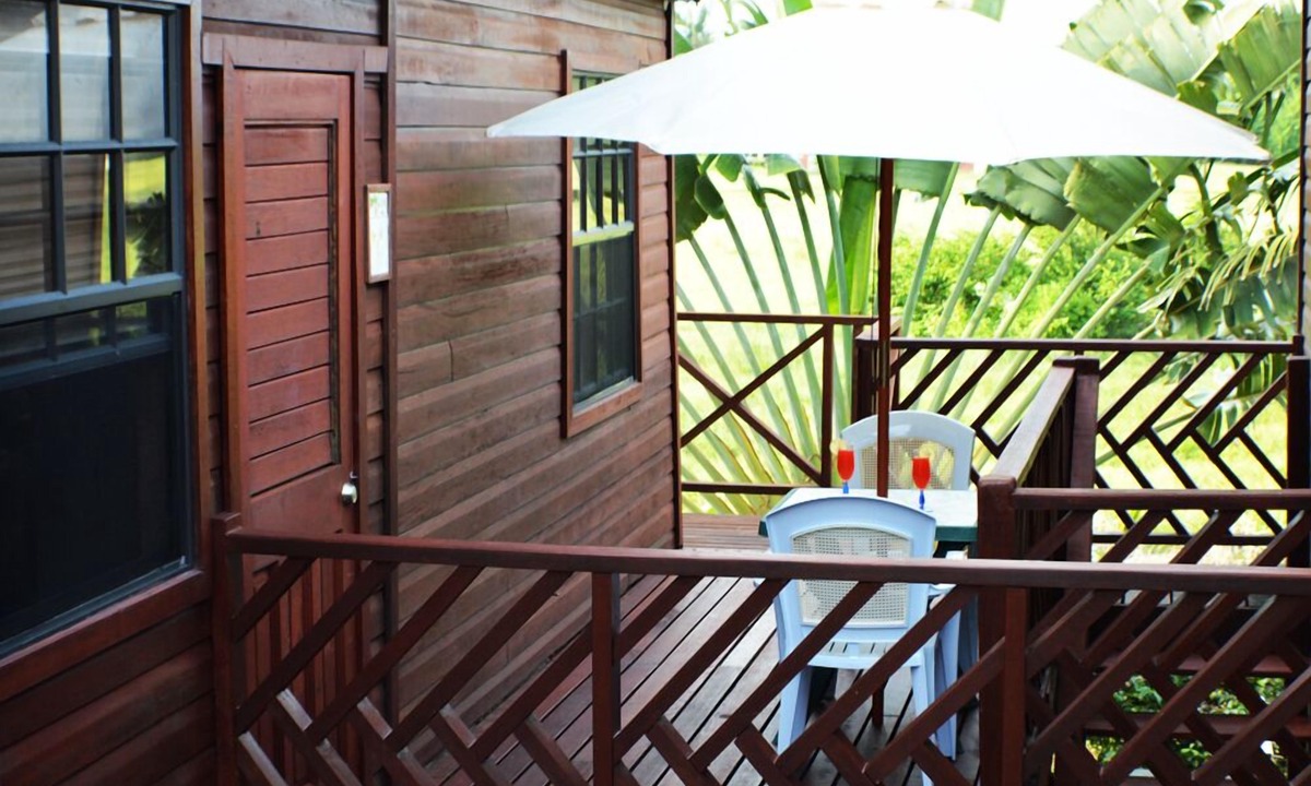 Silver Sands Hotel | Yellow Bird Apartment