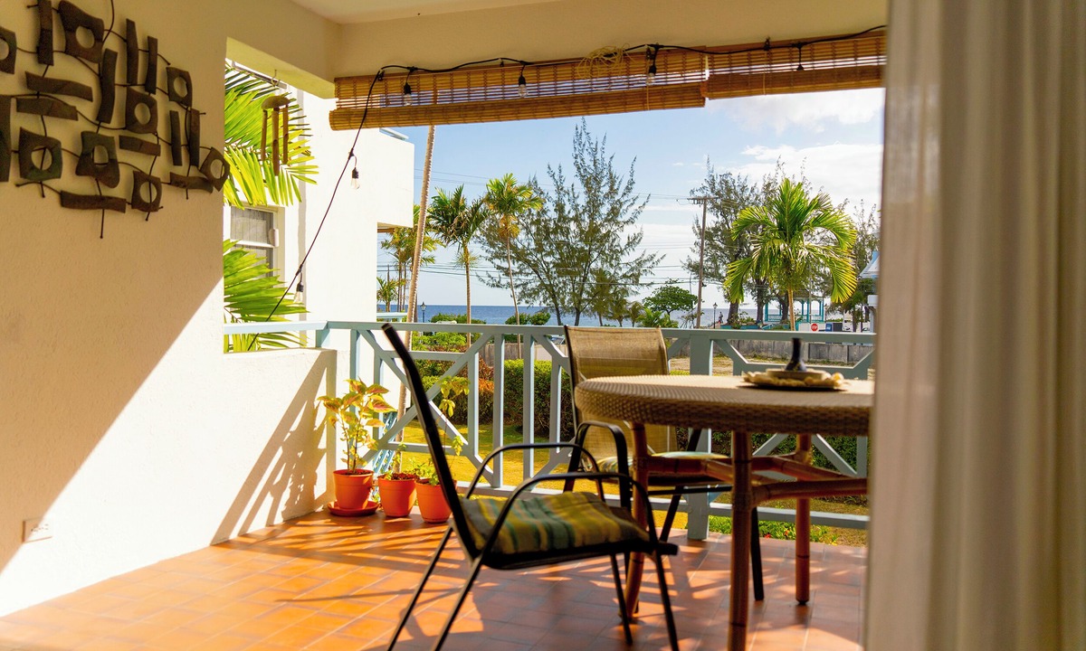 Hastings Apartment | The Holiday Hub close to amenities and beach view