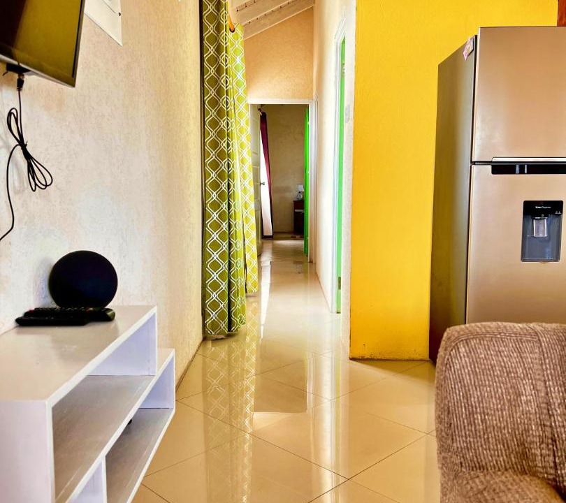 Ruby Apartment | Cozy Modern Upstairs 2 Bed A/C Apt Near 2 Everything