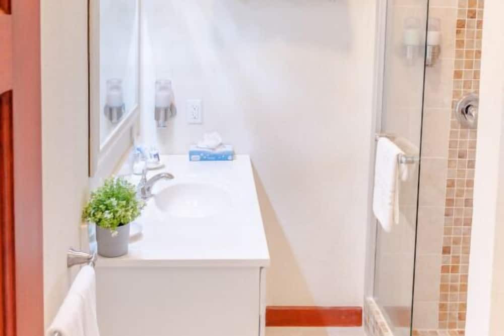 Photo of Bathroom in Maynards