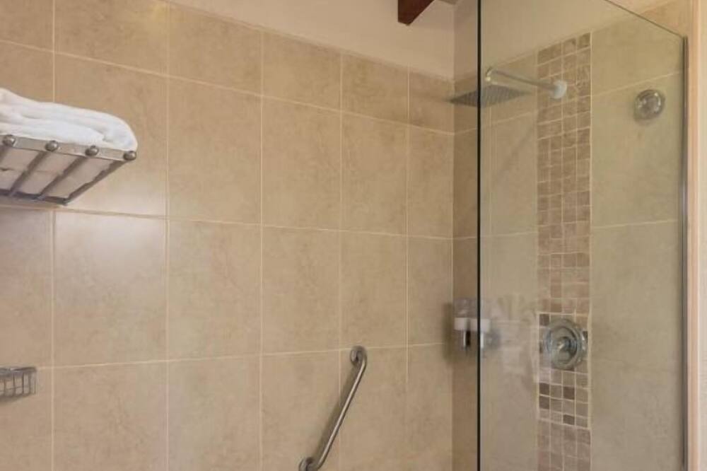 Photo of Bathroom in Maynards
