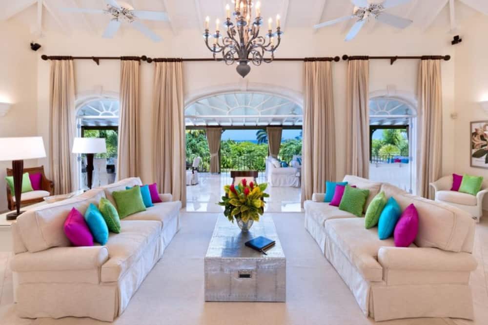 Photo of Livingroom in Mount Standfast