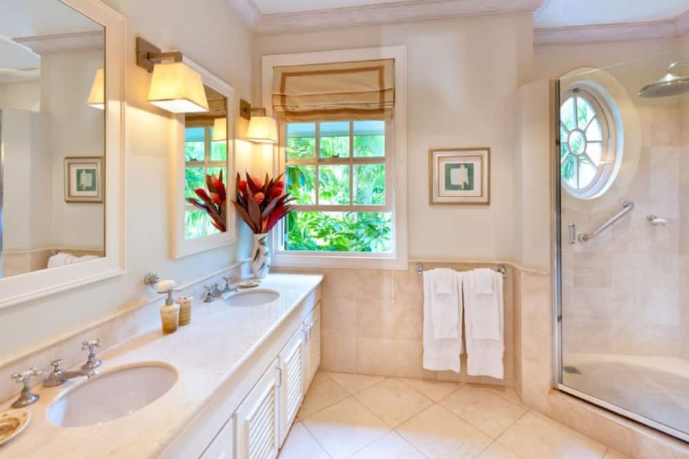 Photo of Bathroom in Mount Standfast