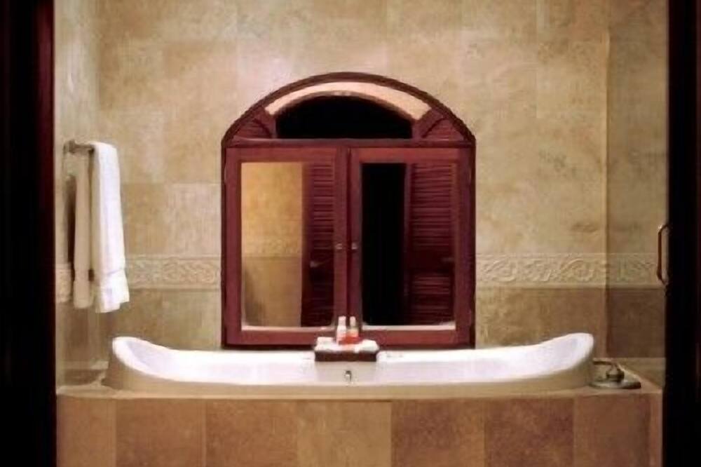 Photo of Bathroom in Diamond Valley