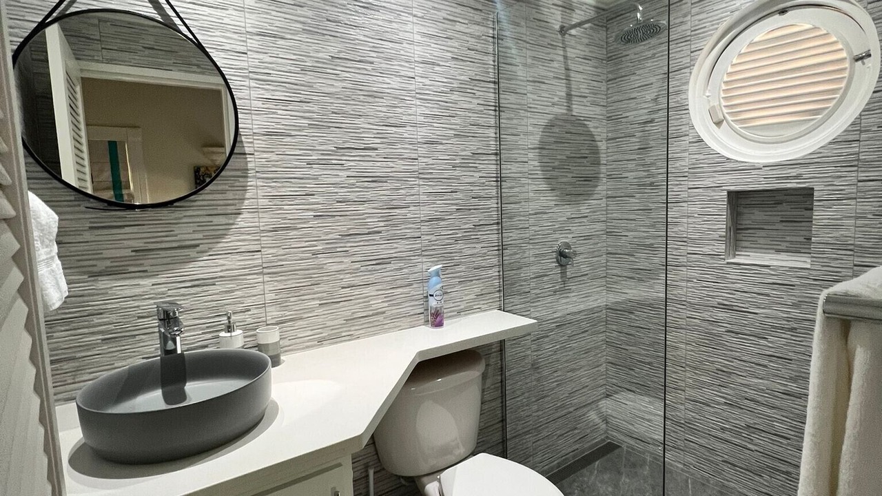Photo of Bathroom in Porters