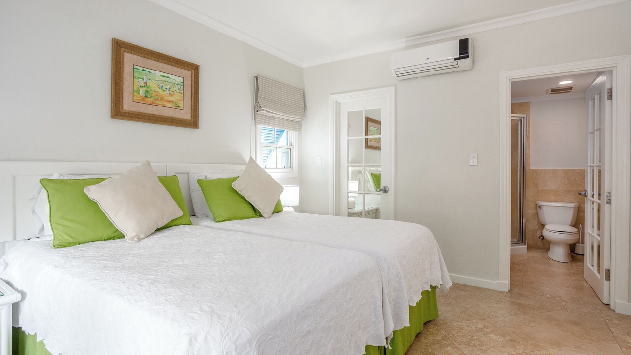 Photo of Bedroom in Oistins