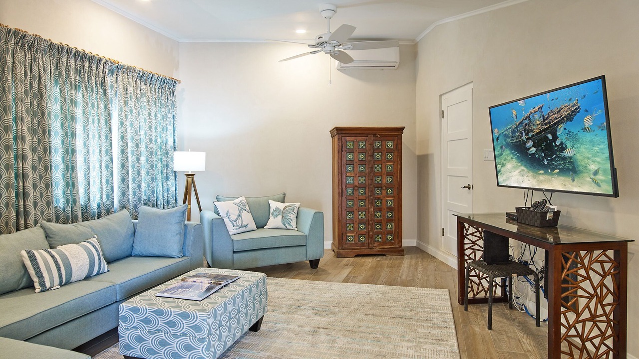 Photo of Livingroom in Gibbs Bay