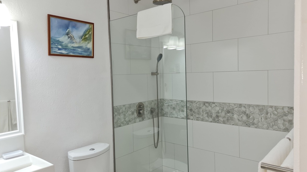 Photo of Bathroom in Marine Gardens