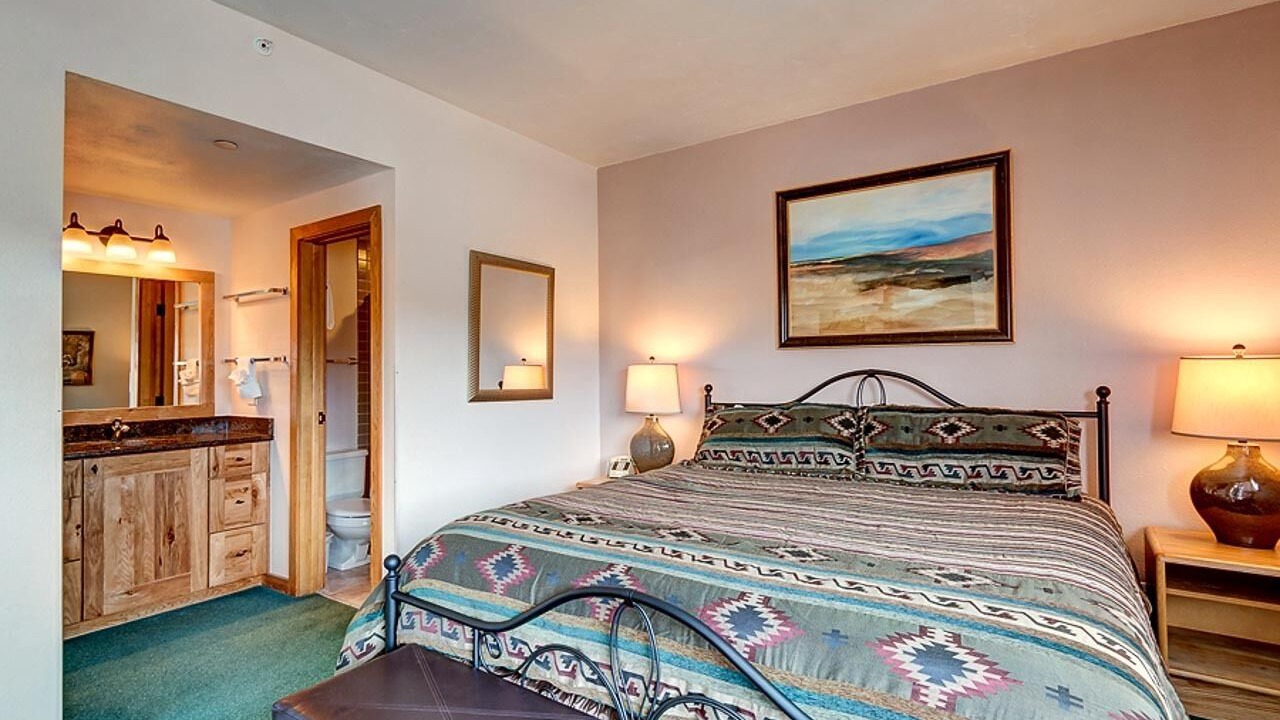 Photo of Bedroom in Peak 9