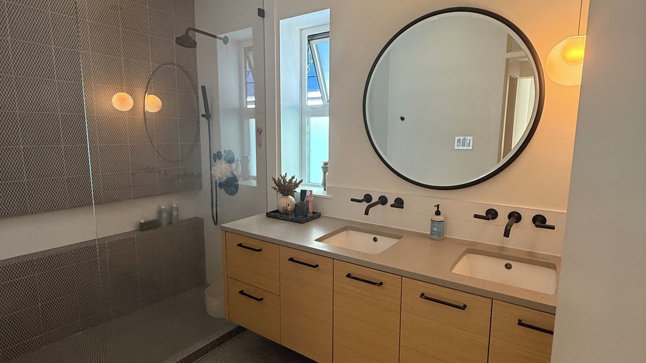 Photo of Bathroom in Riley Park
