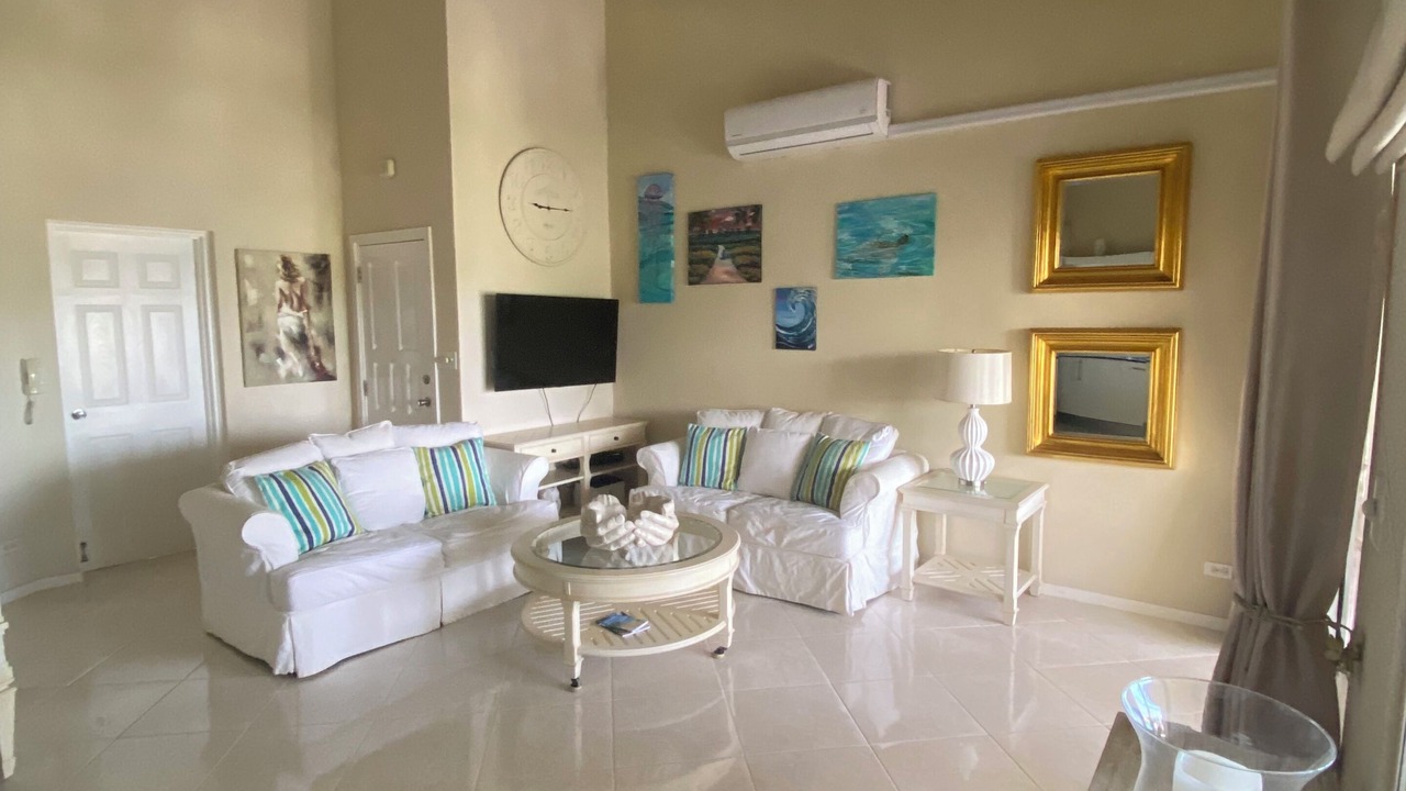 Photo of Livingroom in Weston