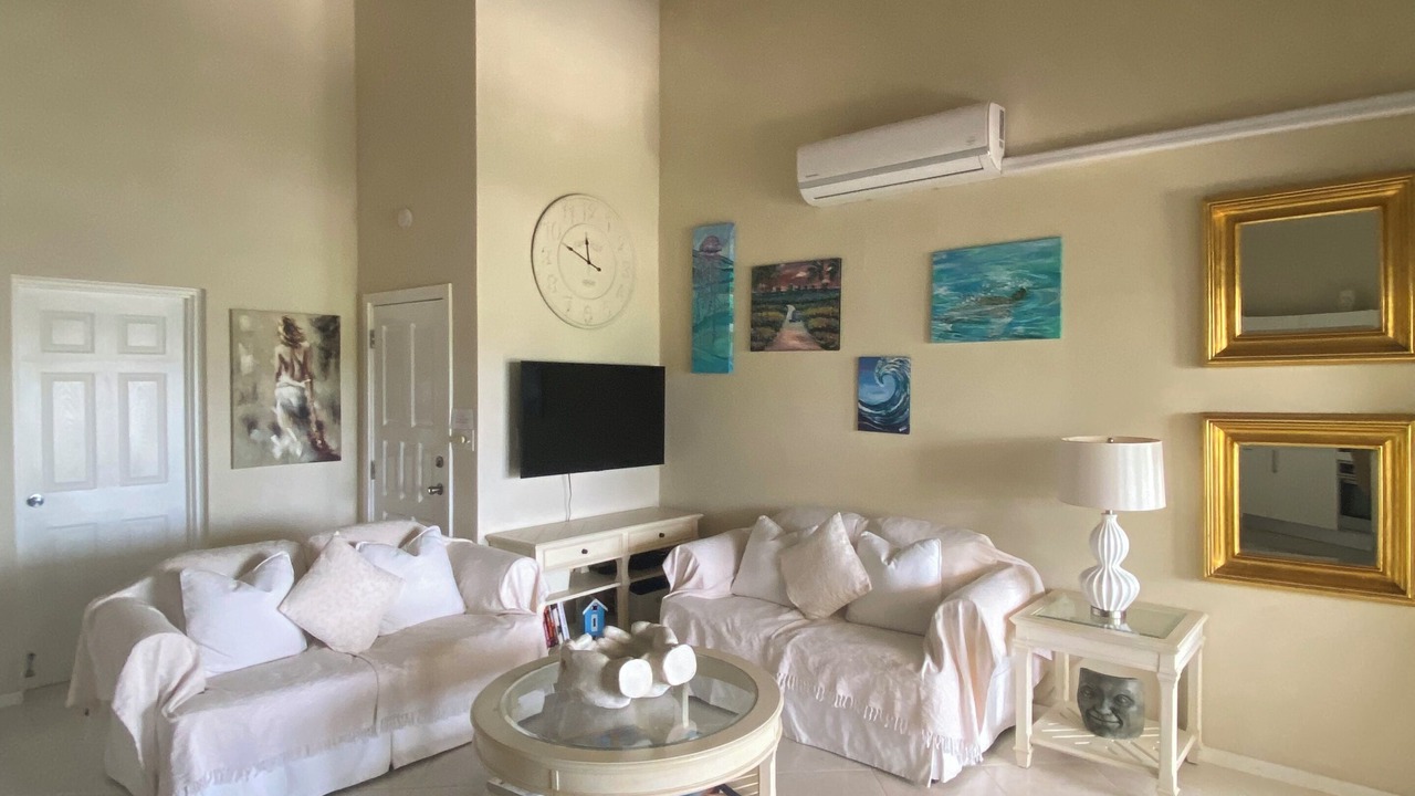 Photo of Livingroom in Weston