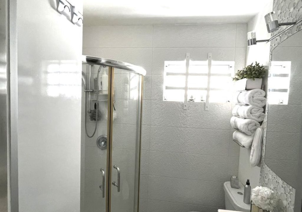 Photo of Bathroom in Marine Gardens