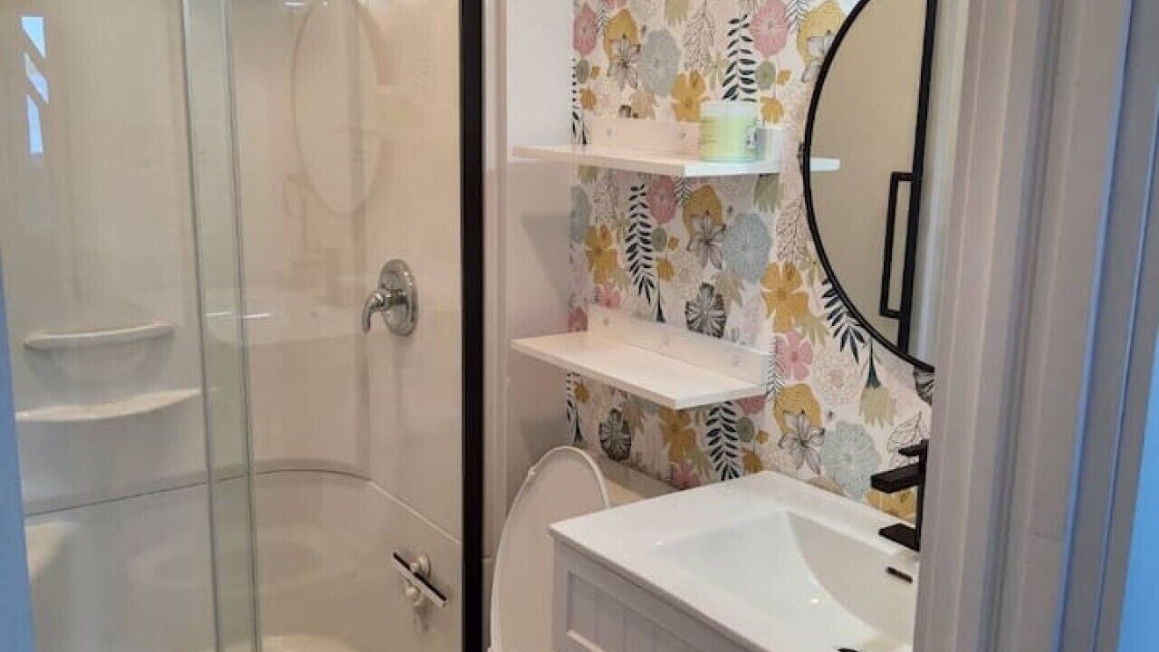 Photo of Bathroom in Commercial Cross