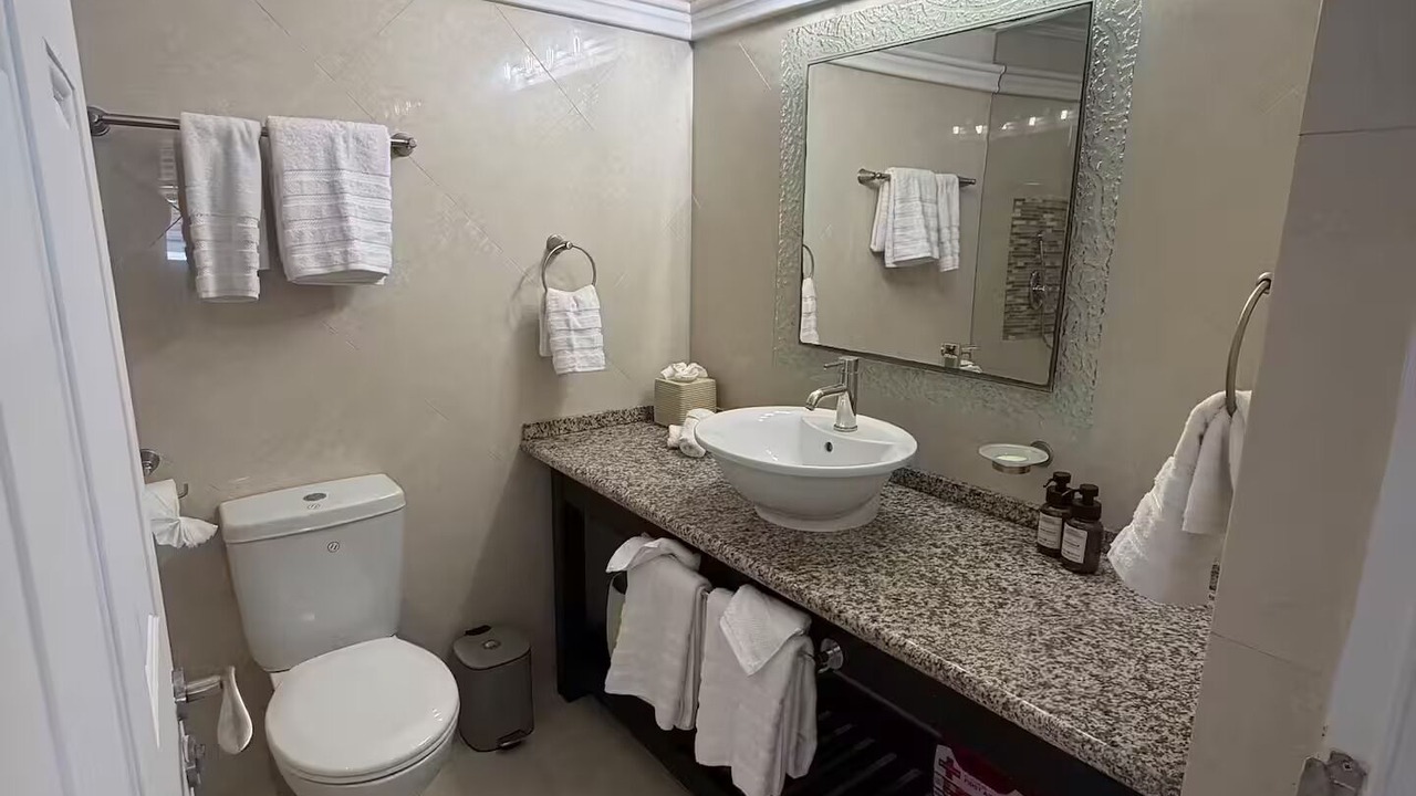 Photo of Bathroom in Porters