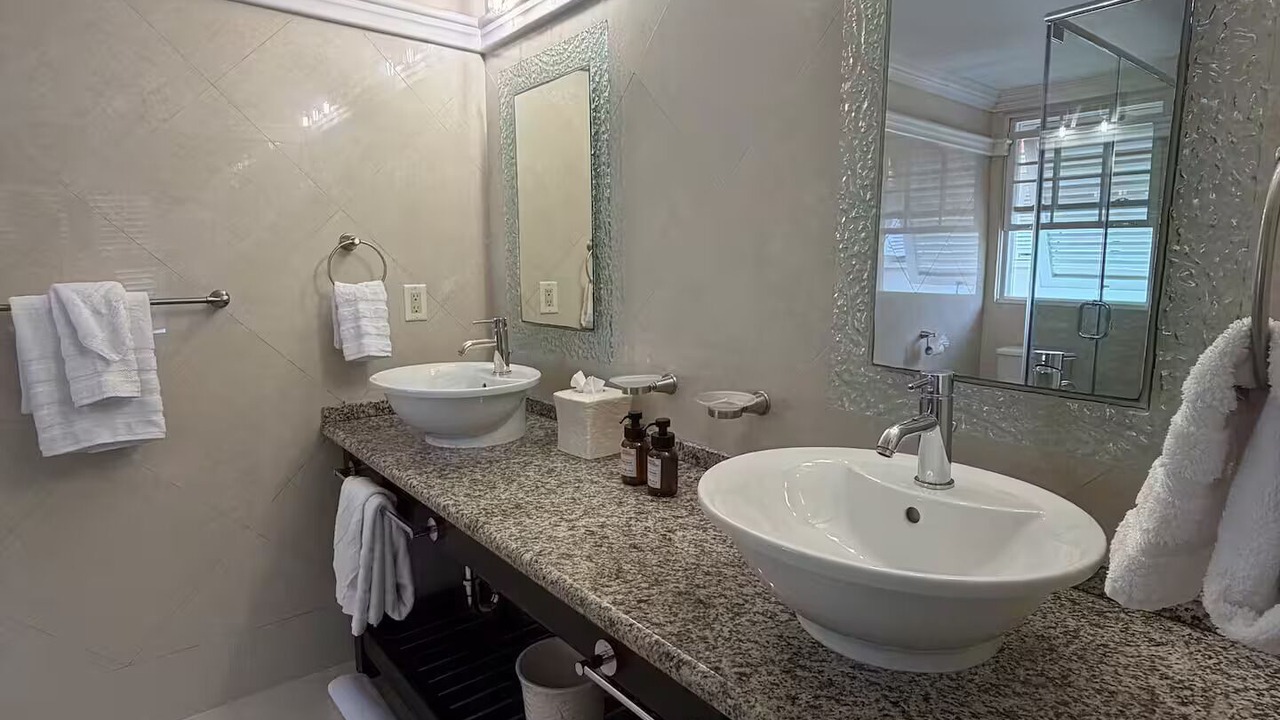 Photo of Bathroom in Porters