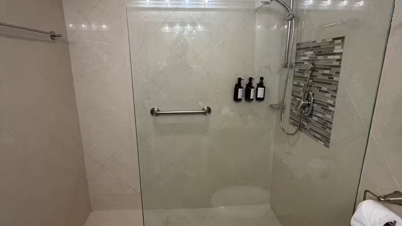 Photo of Bathroom in Porters