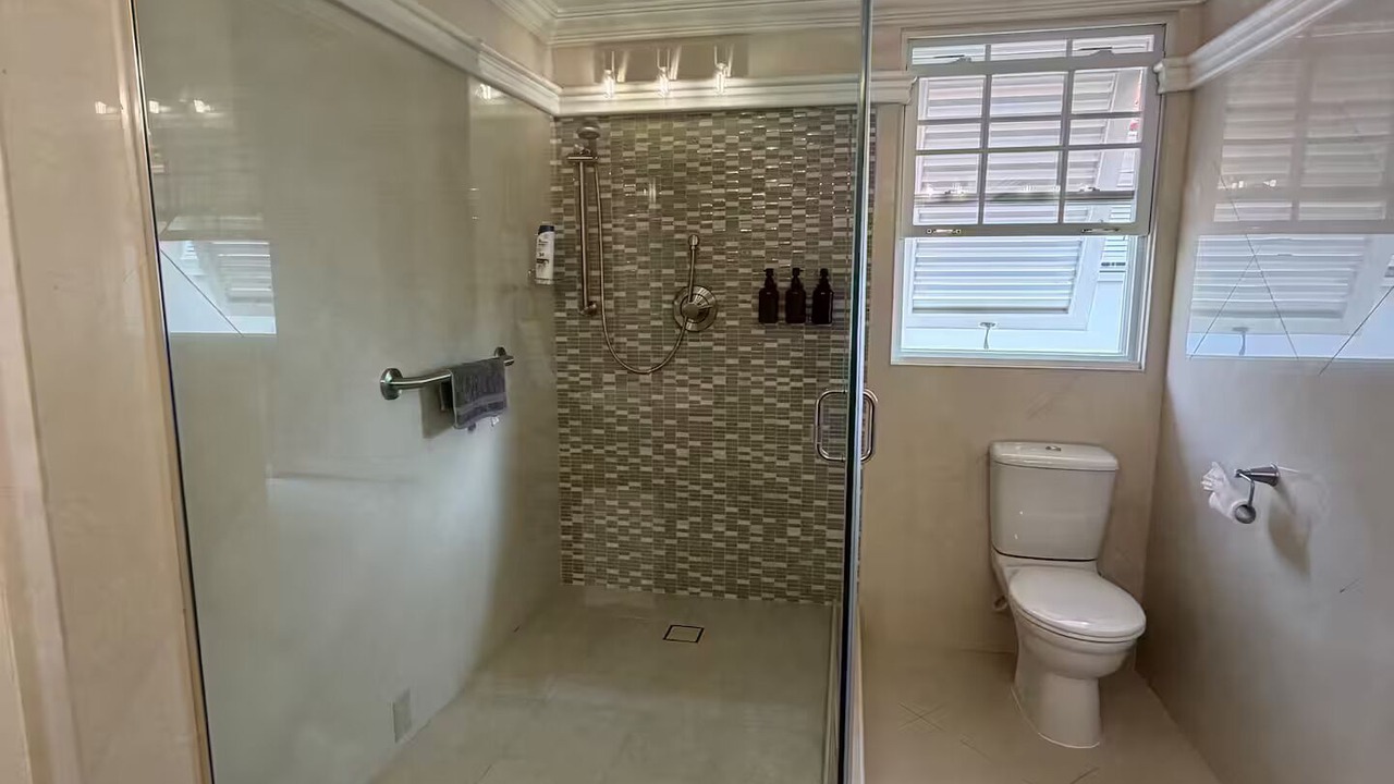 Photo of Bathroom in Porters