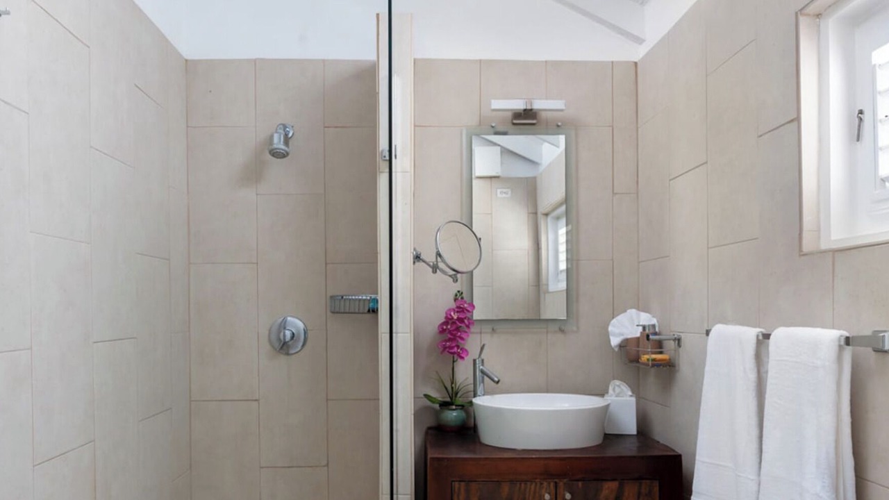 Photo of Bathroom in Porters
