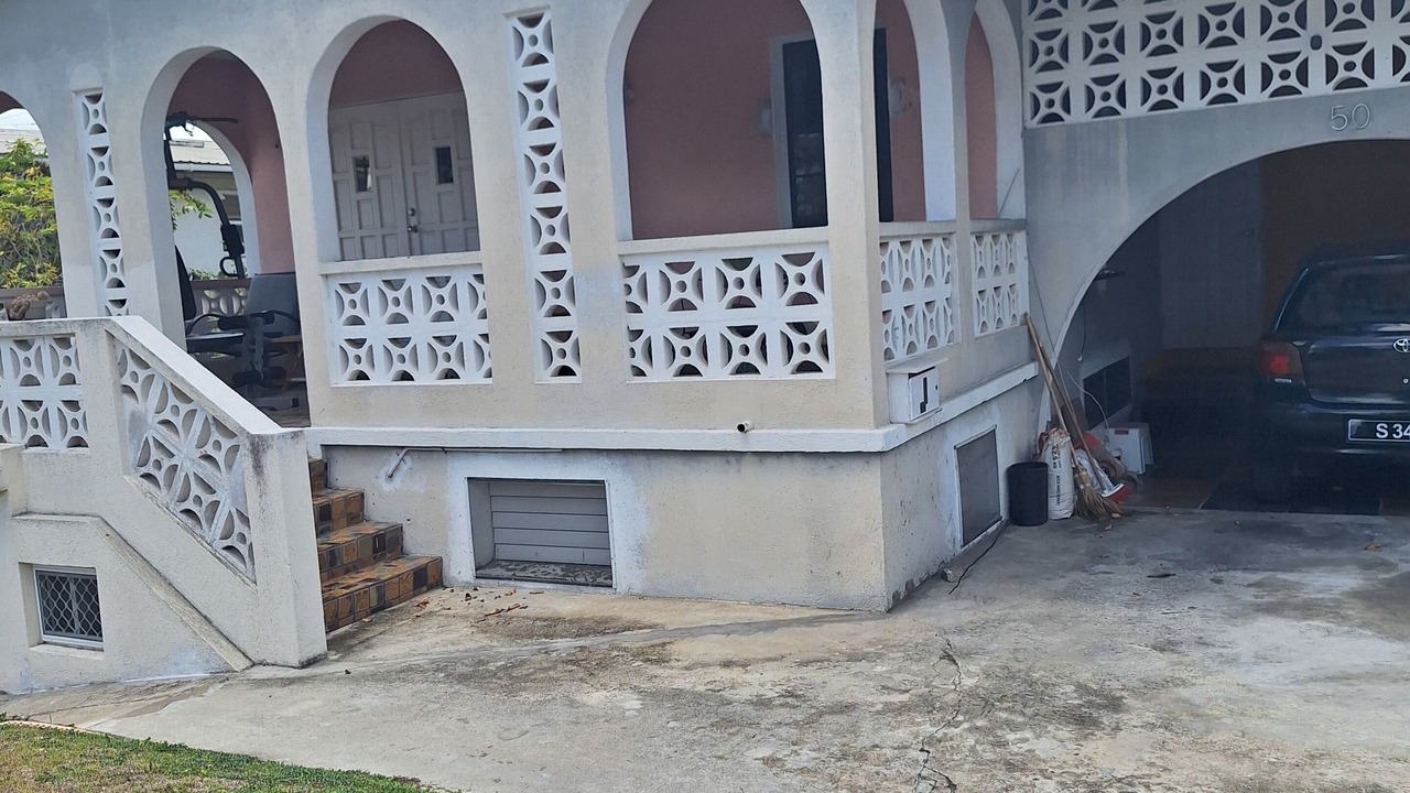 Photo of Outdoor in Husbands