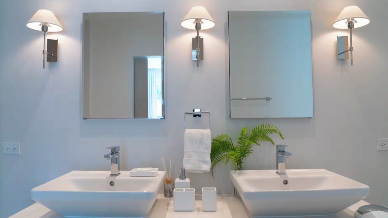 Photo of Bathroom in Porters