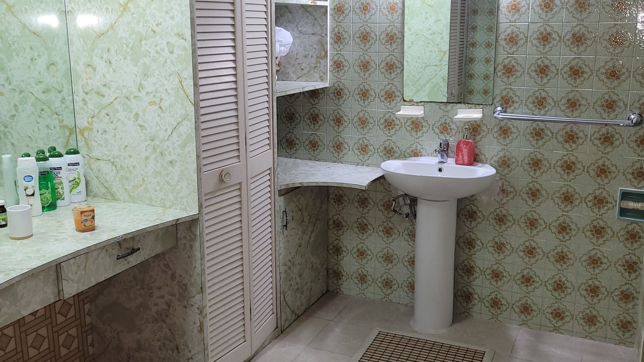 Photo of Bathroom in Graeme Hall Park