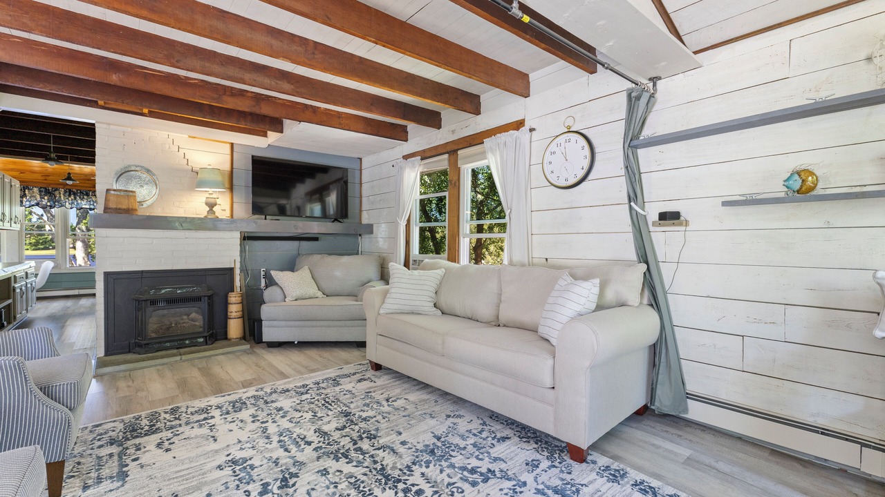 Photo of Livingroom in Middleborough