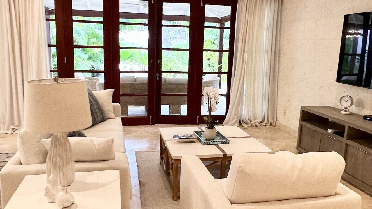 Photo of Livingroom in Gibbs Bay