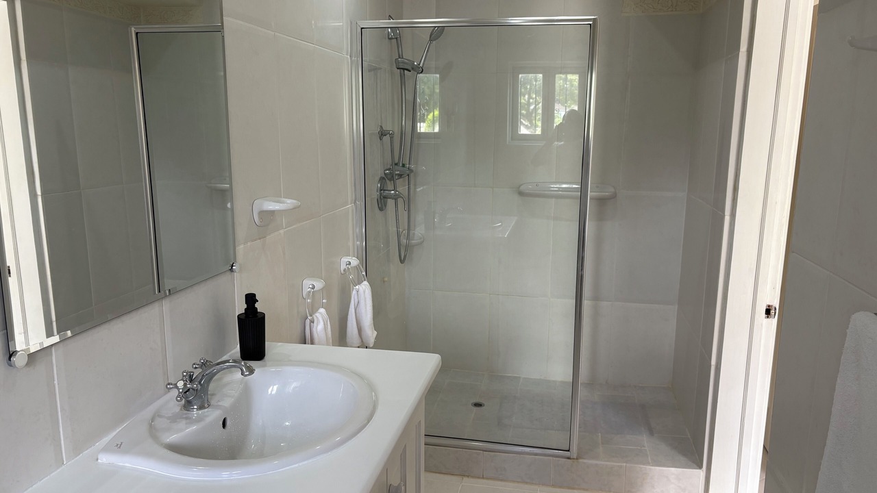 Photo of Bathroom in Porters