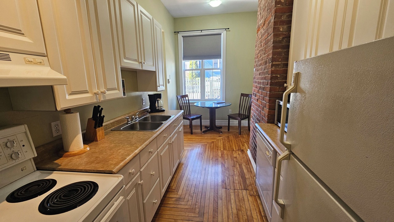 Photo of Kitchen in Queens Square