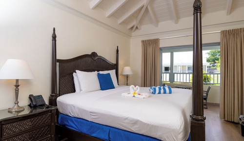 Deluxe Room, 1 King Bed, Pool View